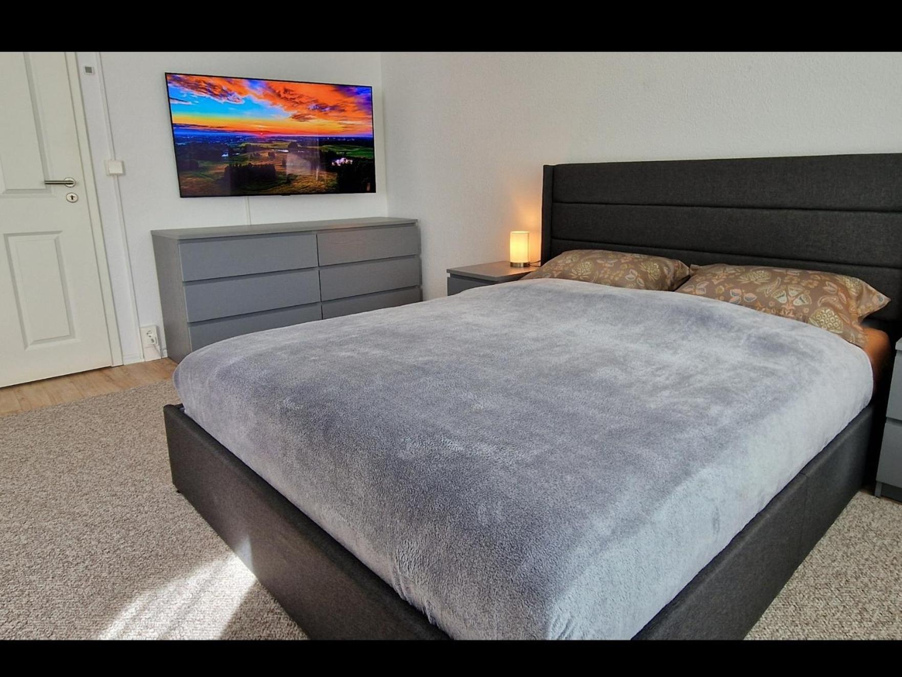 Zentrum Apartment - Oled Tv - Ps4 - Balkon - Parking Chemnitz Ngoại thất bức ảnh